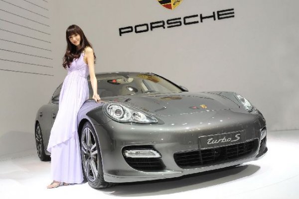 Момичетата на автосалон Шанхай 2011