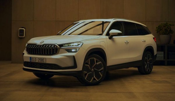 Спрямо 2023: 92%

Удвоените продажби на най-големия SUV на Skoda са свързани най-вече с разграбването на последните бройки от предишното поколение на модела през пролетта. Но и след тяхното изчерпване регистрациите не намаляват - през уж тихия месец август Kodiaq добавя цели 117 бройки, което го прави втората най-продавана кола у нас за периода. 

