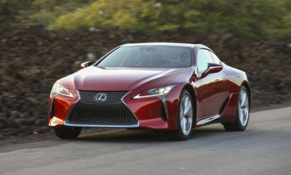 Lexus се връща на върха на годишното проучване на надеждността на J.D Power Vehicle за девети път през последните 10 години. Миналата година японската марка беше изпреварена от Genesis - новия луксозен бранд на Hyundai. Сега Lexus отново е на върха, като веднага след него се нареждат Porsche, Kia, Toyota, Buick и Cadillac. 