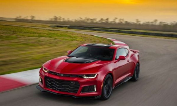 Chevrolet представи шестото поколение на легендарното Camaro през 2016 година. Новият модел беше по-малък на размери, но и свали част от теглото си, като това позволи увеличение на мокността. Година по-късно  Chevrolet пусна и версията ZL1, задвижвана от 6,2-литров V8 двигател с компресор LT4, развиващ мощност от 650 к.с. 

През 2018 година излезе 1LE Performance Package за ZL1 Coupe с каросерия от карбонови нишки, Multimatic DSSV, регулируеми на височина амортисьори и 19-цолови алуминиеви джанти. 
