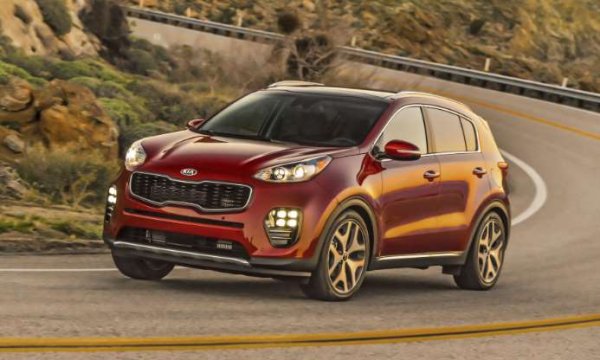 Kia Sportage претърпя сериозна промяна през 2017 година. По-голям от своя предшественик, актуализираният Sportage разполага с подобрено пространство за пътници и товари. Предлага се в различни нива на оборудване, а версията SX Turbo разчита на 2,0-литров турбо 4-цилиндров агрегат с мощност 240 к.с. 

Това е първата Kia със система UVO3, която включва 14 телематични услуги, 8 GB музикално съхранение, достъп до екранни приложения и възможност за Wi-Fi свързване.
