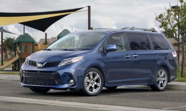 Един от най-продаваните минивани на американския пазар - Sienna, получи лек фейслифт през 2018 година. При него пакетът от високотехнологични функции за безопасност Toyota Safety Sense P беше включен в базовото оборудване. 

Задвижването става с 3,5-литров V6 двигател, който произвежда 296 к.с. и е единственият миниван, който през 2018 година се предлагаше със задвижване на четирите колела.
