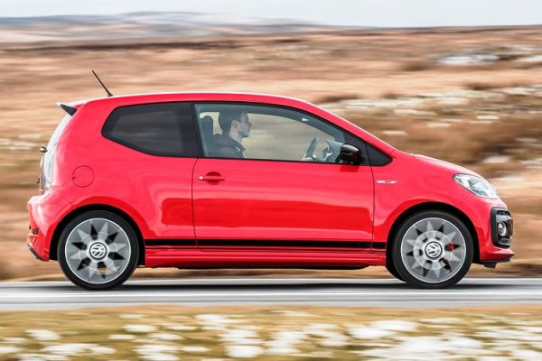 Разработен в духа на оригиналния VW Golf GTI, малкият UP! доказа, че не се нуждаете от голям двигател с много коне, за да си осигурите увлекателно и приятно шофиране. Със своя 1,0-литров мотор със 113 к.с. този хечбек може да се чувства донякъде напрегнат, но добавянето на мощност със сигурност ще го направи още по-гъвкав и по-забавен на пътя.