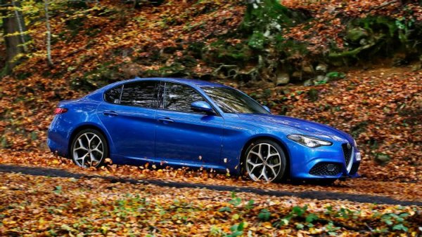 Alfa Romeo Giulia с мощност 280 к.с. е едно от най-добрите предложение за съотношение на цена и качество сред предлаганите на пазара в наши дни седани. Освен това, този модел е много красив и комфортен. 

Неговият 2,0-литров турбодвигател осигурява ускорение от 0 до 100 км/ч за 5,7 км/ч, но ако конете бъдат увеличени до 320 к.с. тази Alfa ще бъде наистина фантастична.