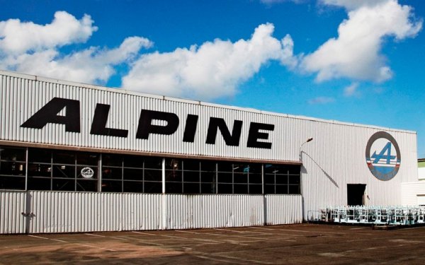 Това е датата, на която е направена регистрацията на компанията на Жан Ределе – Alpine, базирана в Диеп. Ределе наследява от баща си дилърство на Renault, но иска да е нещо повече от търговец на автомобили и бързо доказва, че има талант на конструктор.
