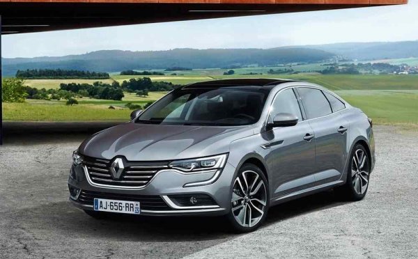 Прилично представяне за семейния модел на Renault в последната му година преди очаквания фейслифт. Продажбите са идеално разпределени между дизелови и бензинови версии - 29 срещу 29. 
