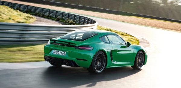 Моделът 718 GTS на Porsche се доближават най-близо до определението за перфектен спортен автомобил. Влюбва се всеки, имал късмет да се докосне до този атмосферен четирилитров двигател и късата шестстепенна скоростна кутия. 
И Boxster, и затвореният Cayman остават в миманса на 911 като пазарна стратегия. Но истинският естет оценяват тяхната лекота и простота, които липсват в  новия 992.

Боксерът достига максималната мощност от 400 коня при 7000 об/мин. Напълно достатъчни за всяко едно шофиране. Жалко е, че краят на тези красавци се вижда. Следващото поколение ще е електрическо – колко скучно, нали! Вярно, цената сега 91 000 евро, но който може да си я позволи, никога няма да съжалява.  
