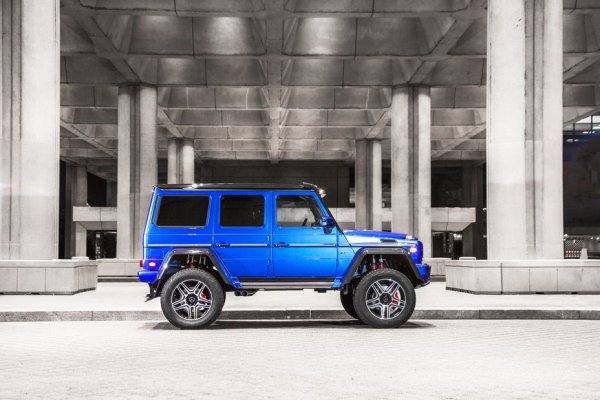 Mercedes-Benz първоначално представя G500 4&times;4&sup2; просто като концепция, наречена Extreme-G, която да подсили допълнително и без това високото търсене на конвенционалния всъдеход. Отзвукът, обаче, е толкова мощен, че германците не се поколебават да пуснат чудовището с портални мостове като сериен модел, макар и в по-ограничен тираж през 2015 г.