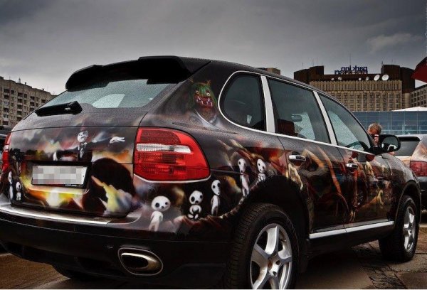 Снимки от фестивала "AEROграфии", който се провежда ежегодишно в Санкт Петербург. На него могат да се видят едни от най-интересните, изрисувани автомобили в Русия.