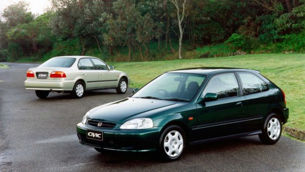 От 1998 до 2005 година с този агрегат е оборудвана и Honda Civic, която едва по-късно се сдобива с турбодизел собствена разработка.
