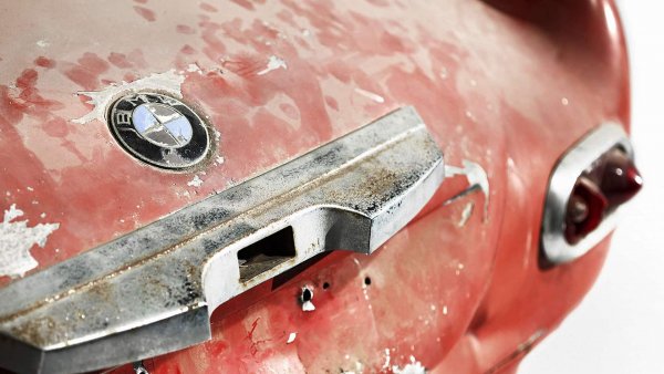 По-късно в САЩ колата е откупена от радио диджея Томи Чарлс, който обаче решава да подмени оригиналния мотор с V8 от Chevrolet, и монтира нов заден мост
