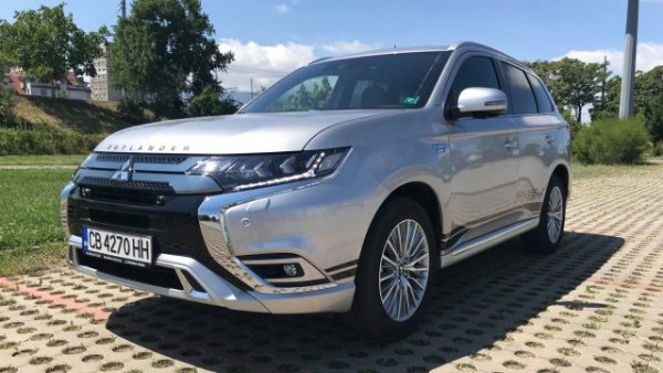 Една от двете най-слабо засегнати от коронакризата марки в България, със спад по-малко от 2% (всъщност разликата спрямо 2019 година е само четири автомобила). От 2021 Mitsubishi се изтегля от почти всички държави в ЕС, но вносителят в България обяви преди време, че е договорил нашият пазар да е изключение. 
НАЙ-ПРОДАВАН МОДЕЛ: Outlander - 82 автомобила
Други основни модели: Eclipse Cross - 66, L200 - 38, Space Star - 25, ASX - 16
