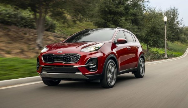 При втория корейски бранд спадът е малко над средния за пазара - 44%. Това е достатъчно да запази позицията му в челната осмица. Най-продаваният модел традиционно е Sportage, който през тази година ще получи сериозно обновяване. 
НАЙ-ПРОДАВАН МОДЕЛ: Sportage - 401
Други основни модели: Ceed - 168, Rio - 153, Stonic - 98, X-Ceed - 94, Niro - 44, 
Sorento - 40, Proceed - 32, Stinger - 7, Picanto - 7
