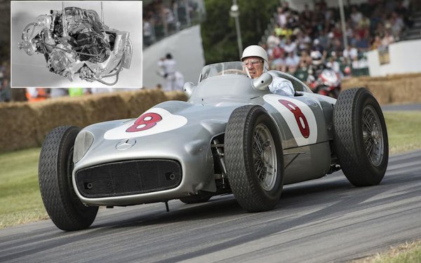 Mercedes създава 2,5-литровия 8-цилиндров редови М196 за болида W196 за Формула 1 през 1954 г. По-късно, с увеличен до 2,9 литра обем агрегатът се използва за спортната машина SLR. Сред техническите акценти са директното впръскване на горивото и т. нар. &bdquo;десмодромни&rdquo; клапани, които се затварят по специфичен начин.

Двигателят и автомобилът са изключително успешни: Хуан Мануел Фанджо става Световен Ф1 шампион през 1954 и 1955 година с W196, а Стърлинг Мос печели знаменитото състезание Mille Miglia през 1955 с 300 SLR.