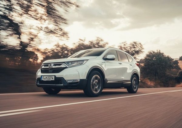 Последната версия на кросоувъра не се предлага с дизелови двигатели - трябва да избирате между 1.5-литров или 2-литров бензинов хибрид. За препоръчване е вторият, заради ниските разходи. CR-V предлага също удобна позиция за шофиране и прилично багажно пространство.