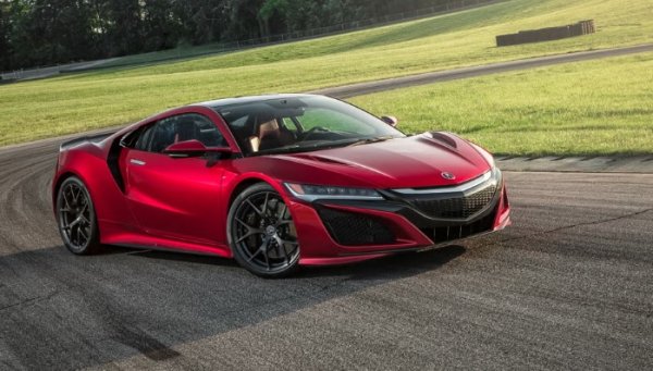 В крайна сметка Acura продаде по-малко от 3000 бройки, но дизайнът на NSX &ndash; подобно на оригинала от 1980-те и 90-те години, беше широко аплодиран по цял свят. Достоен отовор на европейските хитове по нова време.
