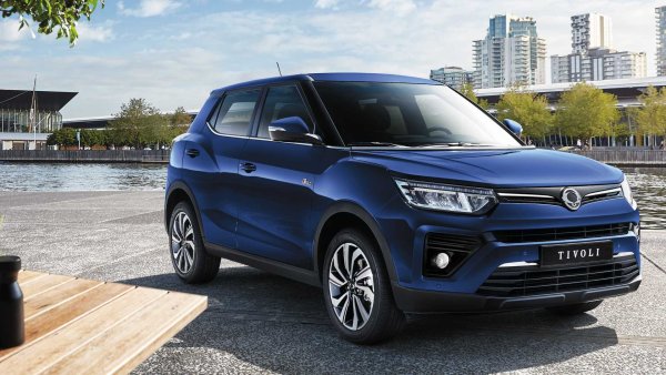 Дебютът на компактния SUV на корейците се състоя още през 2015 г. Дългият 4,22 метра модел беше актуализиран през 2019 г., като се предлагаше и във версия XLV. Tivoli е достъпен с 1,2-литров бензинов двигател със 128 к.с. и задвижване на четирите колела. Версията с 1,5-литров бензинов турбомотор развива 163 к.с., като се предлага с 4WD и с автоматична скоростна кутия. 