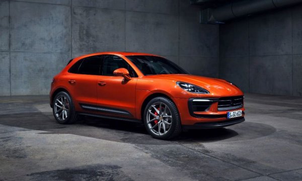Porsche не беше първата марка, която създаде SUV, ориентиран към производителността, но Cayenne послужи като предшественик на модели на Mercedes, Audi, BMW и други, които се присъединиха към спортния SUV сегмент. Cayenne не влезе в списъка на CR, но неговият по-малък брат - Macan, заема 8-о място с резултат от 50/100 точки.

Тези, които търсят спортен SUV несъмнено ще бъдат доволни от Macan, тъй като той се предлага с редица мощни двигатели, включително версията GTS с 445 к.с. И това е комбинирано с практичност и лукс, които правят тази кола още по-впечатляваща.