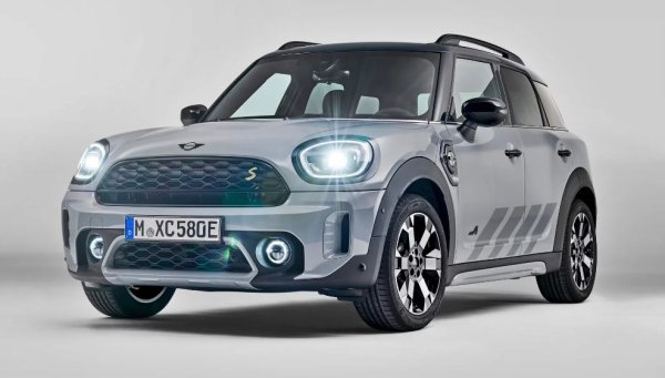 Mini Cooper Countryman може да изглежда по-скоро като хечбек или малко комби отвън, но в спецификациите той отговаря на субкомпактен SUV. А за тези, които ценят ретро-вдъхновения стил на Mini, той е може би най-стилният модел в своя сегмент, като същевременно осигурява значително повече практичност от стандартния Cooper. Моделът от 2023 г. се предлага в няколко опции за персонализиране и може бъде с предно предаване или със задвижване на всички колела.

Countryman е единственият британски модел (поне някога беше такъв), който влиза в списъка. Той отбелязва прогнозирана класация за надеждност от 55 от 100 точки, побеждавайки BMW X1 и Audi Q3 в субкомпактния SUV-клас.