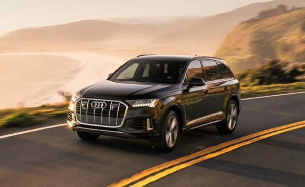 Триредовият Audi SUV предлага луксозната кабина, очаквана от неговата марка, с изненадваща пъргавина въпреки големите си размери. Q7 се задвижва от 4-цилиндров турбомотор с 261 к.с. или с турбо V6 с 340 к.с.

Този модел получи оценка за надеждност от 56 точки, което го поставя в горната част на списъка на CR. Audi Q7 побеждава други луксозни триредови SUV като Genesis GV80, Cadillac XT6 и Volvo XC90. Сред луксозните SUV автомобили от среден клас, CR класира Q7 на 5-то място от общо 21 модела.