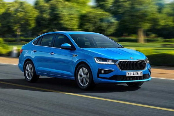 В Индия, която вече е сред най-големите автомобилни пазари, германският концерн предлага два модела - Volkswagen Virtus и Skoda Slavia (на снимката), които са приблизително на една и съща цена. Тя започва от 1,13 млн рупии, което е еквивалент на 12 760 евро.