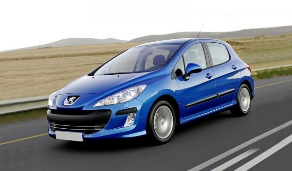 Първата генерация на Peugeot 308 на старо струва горе-долу толкова, колкото и Megane III. Покупката на версията с мотор EP6 и автоматична скоростна кутия AL4 обаче си е чиста авантюра, твърдят експертите.

Посочва се също, че след определен период от време и съответно натрупан пробег, при 308 започва да отказва електрониката и да се уврежда окачването. Съответно, това се отразява и на цената на автомобила при следваща препродажба, от което губи собственикът.