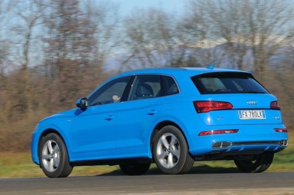 Колите от 2022 г. са надеждни, но все пак има неща, които дразнят. Уплътненията на задните спирачни апарати позволяват на външна влага да проникне в спирачната течност. След няколко по-интензивни спирания ходът на педала става по-дълъг, защото при високи температури тази влага се превръща в мехурчета пара.  

Стартерът също не е устойчив на конденз, особено ако колата престоява дълго, без да работи. Тогава може да се появят затруднения при запалването, дори и при чисто нов акумулатор. 

Има и някои бъгове в инфотейнмънта, които лесно могат да се решат с ъпдейти на софтуера. Обърнете внимание и на пластмасовите предпазители в калниците, които могат да се откачат при преминаване през неравности - в сервизите им се монтира допълнително закрепване.
