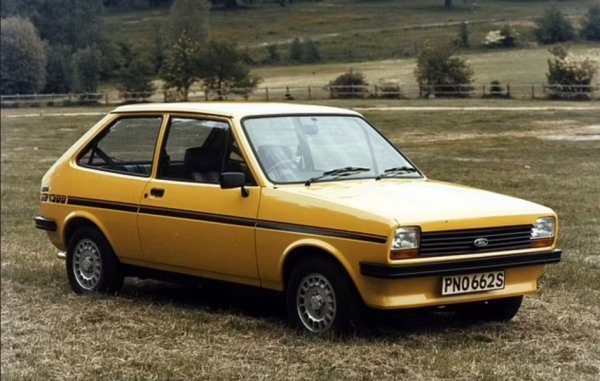 Ford Fiesta е един от най-популярните масови автомобили в историята. От създаването му през 1976 компанията продаде над 22 милиона екземпляра, а някои и до днес служат вярно на своите собственици. Проучване на Autotrader твърди, че 22 процента от британците са издължали шофьорския си курс във Fiesta. 