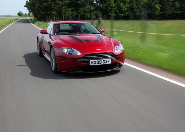 Aston Martin V12 Vantage 2010