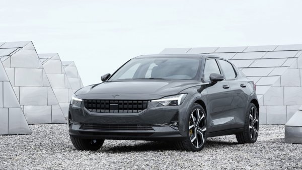 Вторият модел на отделилата се от Volvo марка за електромобили влезе в производство през март, но коронавирусът малко саботира дебюта му. Още концептът обърка любителите на точните класификации, а и при готовата кола е трудно да се каже какво е това: седан, хечбек или кросоувър. С вдигнатото си окачване, четирите стандартни врати и специфично оформената врата на багажника, Polestar 2 е по-скоро и трите едновременно. Има 78-киловатчасова батерия, 408 коня мощност от двата електромотора и 500 км пробег с едно зареждане. 

