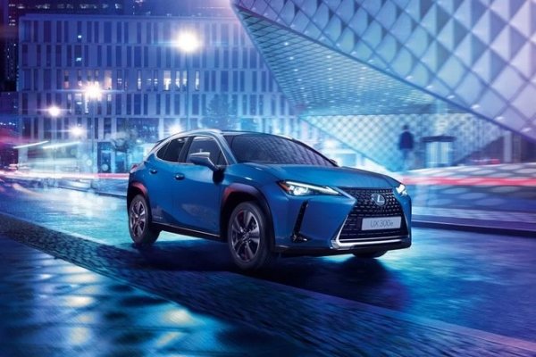 Първият електрически Lexus е просто вариант на кросоувъра UX. Батерията е 54.3 киловатчаса и обещава 400 км пробег. 
Догодина обаче компанията-майка Toyotа най-сетне ще предложи модели, специално проектирани да бъдат електромобили. Toyota разработва такава платформа съвместно със Subaru и през 2021 двете компании ще предложат по два такива модела - седани и SUV.
