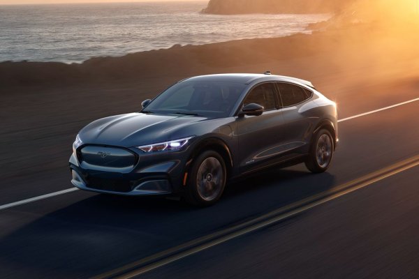 Много от традиционните почитатели на тази автомобилна икона се засегнаха, че Ford ще я лепне и върху електромобил, но Mach-E се старае да не изневери много нито на стила, нито на способностите. Най-базовата кола ще развива до 332 конски сили и ще се предлага със задно или 4х4 предаване. Цените тръгват от 45 000 долара за САЩ.
