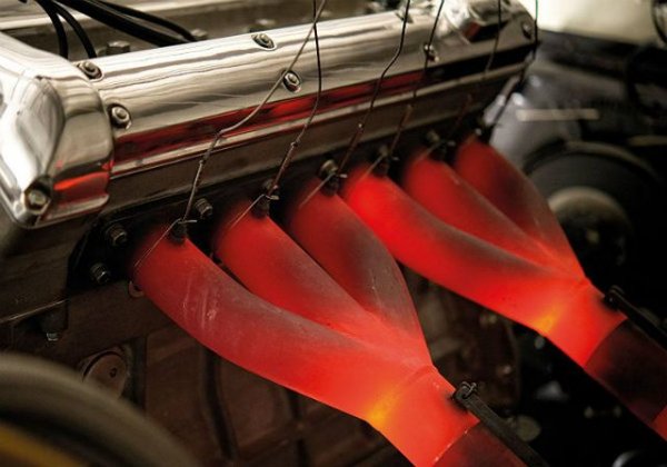 Понякога катализаторът и изпускателната система могат да предизвикат пожар дори и без да има проблем при запалването. При по-сериозни натоварвания те се нагорещяват до много високи температури и могат да разтопят разположени в близост до тях пластмасови компоненти по бронята или корпуса. Сериозен проблем в това отношение доскоро имаха някои модели на Lamborghini. Но и по-плебейски марки не са застраховани. 
