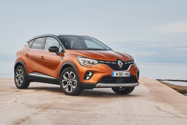 Второто поколение на Renault Captur от просторно за размерите си и може да се похвали с доста голям багажник. Кросоувърът има удобно окачване и обикновено е добре оборудван.

Плюсове: богато оборудване, евтин за поддръжка, просторен салон.

Недостатъци: слаби двигатели, хибридната му версия не е от най-добрите.
