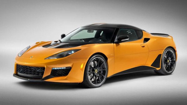 Lotus спира производството на Evora GT. Компанията обнови любимата си спортна кола за последно през 2022 г. с нови цветове, опции и функции, но в крайна сметка пристигането на Emira прави Evora GT излишна. Освен това британците планират преминаване към изцяло електрически модели.