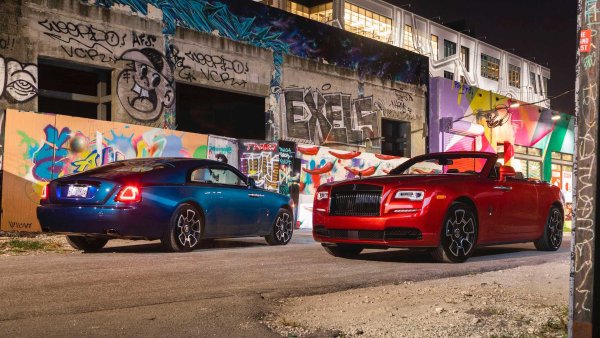Още през миналата година изненадващо Rolls-Royce обяви, че прекратява производството на кабриолет Dawn и купе Wraith за САЩ, като официална причина не беше обявена. Проблемът на двата модела е, че използват остаряла платформа на BMW от 2007 г. и не могат да покрият регулаторните изисквания. А това ги обрича на гибел и на други големи пазари. Двата модела не бяха споменати в бъдещата стратегия на марката, разкрита само преди дни, която предвижда електрификация, а това би трябвало да означава, че времето им е изтекло.