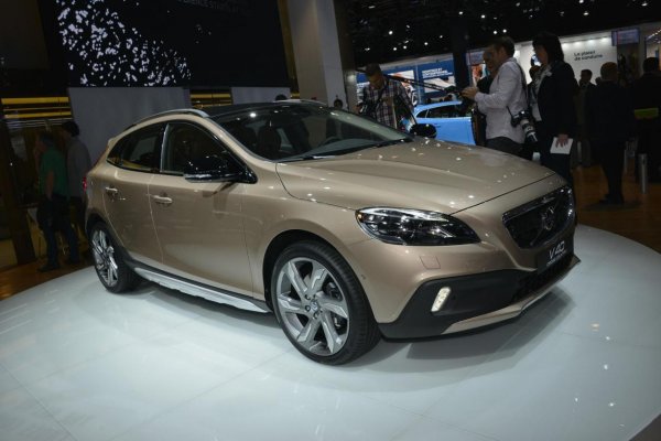 Volvo V40 Cross Country / Париж 2012