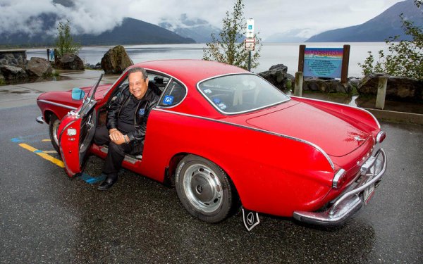 Дядото на всички тези автомобили с над милион мили пробег е това Volvo 1800S, чийто собственик е починалият наскоро учител Ив Гордън. Той пътува с нея всекидневно, като седмично навъртя около 1500 мили, тъй като му се налага да пътува доста до колежа, в който преподава.

През 1998 година автомобилът попада в Книгата на рекордите Гинес, като достига пробег от 1,69 млн. мили (2,719 млн. км). През 2013 година колата вече е навъртяла 3 млн. мили (4,828 млн. км), а през ноември 2018 година, когато Гордън умира, нейният пробег е 3,2 млн. мили (5,15 млн. км).