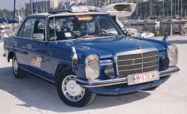 Абсолютният рекордьор по пробег сред моделите на компанията от Щутгарт обаче е седанът Mercedes-Benz 240D, произведен през 1976 г. Неговият собственик &ndash; гръцкият таксиметров шофьор Грегориос Сачинидис, успява да навърти 2 850 000 мили (4 586 630 км) през периода 1981-2004 година.

Производителят признава постижението на колата на Сачинидис, въпреки че за този период тя сменя 4 двигателя. През 2004 автомобилът е изложен в музея на Mercedes-Benz, а собственикът му получава от компанията чисто нова C-Class.