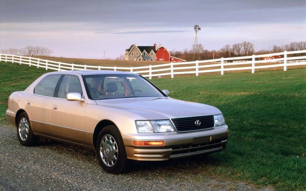 През декември 2014 година американският автомобилен журналист Мат Фарах вижда реклама на Lexus LS, в която се казва, че колата е навъртяла 897 000 мили (1,443 млн. км) с оригиналния си 4,0-литров V8 двигател Toyota 1UZ-FE двигател. От този пробег над 700 000 мили (1,126 млн. км) са навъртени от третия собственик на автомобила.

Фарах отива да види колата и в крайна сметка я купува, за да види дали тя наистина ще успее да достигне милион мили пробег, без да се налага ремонт на двигателя. Това се случва през 2019 година, когато бордовият компютър замръзва на 999 999 мили.