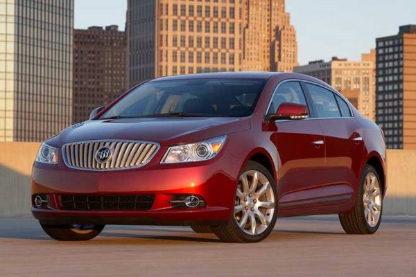 При някои автомобили във втората половина на този списък имената звучат като пародия на реалните им качества. Но преди това нека прегледаме "изгубените в превода". LaCrossе е наречен на набиращия популярност по онова време спорт "лакрос". Но в съседна Канада думата е жаргон за онанизъм. 
