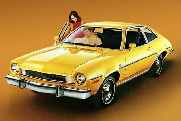Този модел, който трябваше да постави началото на нов възход за Ford през 70-те, стана печално известен със склонността си да експлодира при удар отзад. А в Бразилия и Португалия има и допълнителна слава заради името си. Pinto на португалски означава пиленце - но жаргонно така се наричат мъжете с твърде скромни гениталии. 
