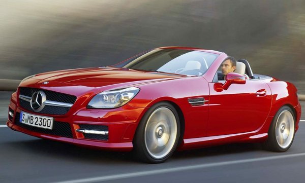Светът сякаш надживя увлечението по роудстърите, а и притиснатият от инвеститорите си Mercedes има нужда да разчисти малко гамата, да намали разходите и, не на последно място, да елиминира част от носещите глоби мощни модели. За жалост това означава край и за симпатичните SLC и SLK. Може би не завинаги, защото и в автомобилния свят модата е нещо циклично. Но поне в близките години няма да ги има. 
