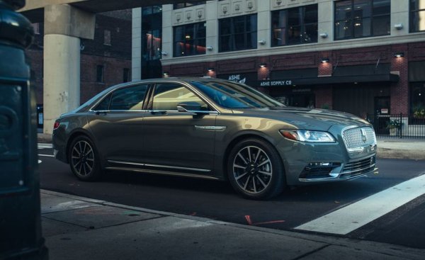 Емблематичната лимузина, возила и няколко американски президенти, пада жертва както на настъплението на големите кросоувъри, така и, нека бъдем честни, на собствената си посредственост и на пренебрежението, с което Ford в последното десетилетие се отнасяше към по-престижната си марка. Все пак феновете на Continental не трябва да се отчайват прекалено: тази кола е изчезвала от пазара и преди, и то неведнъж. За пръв път е спряна през 1948, после през 2002. 
