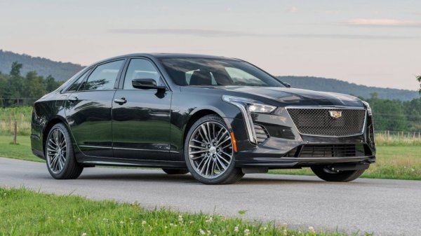 Почти цяло столетие да имаш седан от Cadillac беше синоним на успеха в Америка. Но вече не е така. Специалистите и журналистите харесваха доста CT6, особено с удивителния новаторски Blackwing V-8 двигател с 550 коня. Дизайнът обаче явно не грабна американците, а и песента на големите седани изглежда изпята. През миналата година моделът продаде едва 7951 бройки. 
