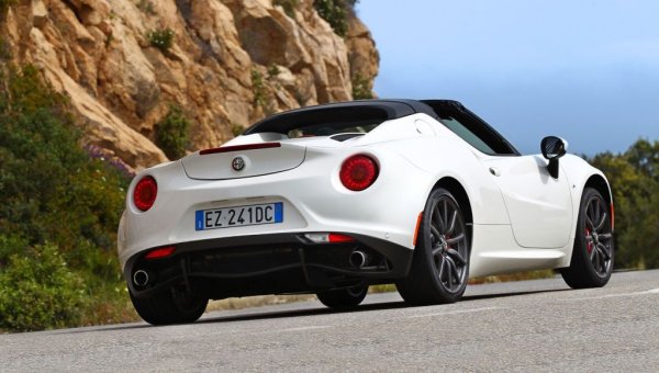 Изстрадалата италианска марка вече е във вещите ръце на Карлос Тавареш и вероятно я чакат по-добри дни, поне във финансово отношение. Но най-вероятно това означава ползване на общи платформи с други компании и загуба на онзи на моменти почти налудничав дух на Alfa, чието последно олицетворение бе именно 4С. Може никога вече да не видим кола като нея. Но при жалките продажби през 2020 (71 бройки) решението производството да спре бе неизбежно. 
