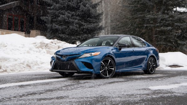 Това е големият конкурент на Accord особено на пазарите в Северна Америка. Toyota Camry също се счита да отличен семеен седан, който спокойно изминава 300 000 км, без да се налагат никакви сериозни ремонти. Експертите са категорични, че при добра поддръжка този модел спокойно ще изкара и половин милион километра.