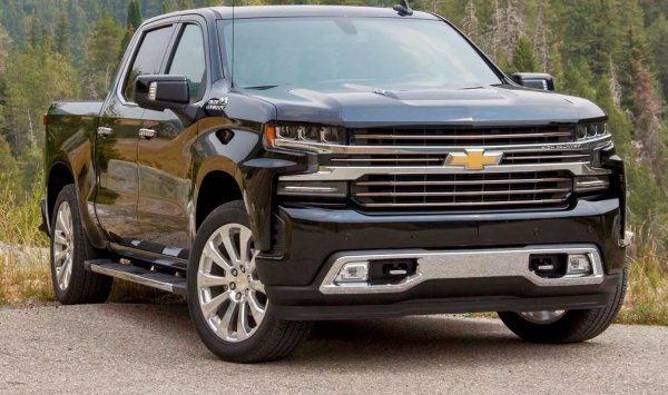 Един от най-надеждните пикапи на американския пазар, който е пряк конкурент на най-популярния модел в Щатите - Ford F-150. И двете машини са проектирани за тежки натоварвания, така че е напълно нормално да изминават по 500 000 км, без да създават проблеми на собственика си. Silverado също се радва на огромна популярност, като това се дължи на практичния интериор, стилния външен вид и надеждната товарна платформа. Какво още ви трябва от една работна машина? 