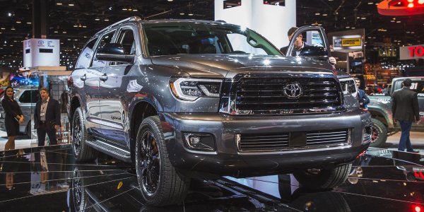 Още един масивен SUV от Япония. Моделът се произвежда от 2000 г. и никой дори не си помисля да се откаже от него.  Това е най-големият SUV в гамата на Toyota и един от най-надеждните модели на марката. На американския пазарвсъдеходът се конкурира успешно с такива чудовища като Ford Expedition, Nissan Armada и Chevrolet Tahoe. 