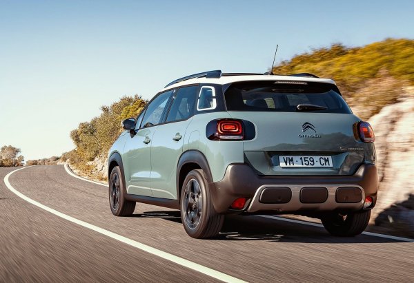 И в този случай най-добрата версия е базовата - с 1.2 PureTech, развиващ 110 к.с. и ръчна скоростна кутия. Тази комбинация позволява на френския Citroen C3 Aircross да консумира само 5.2 л/100 100 км, като резервоарът побира 45 литра.